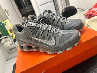 Tenis Nike Originales Nuevos Negro Dorado en caja