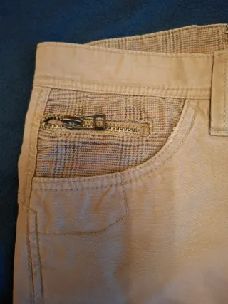 Pantalón chino beige oscuro