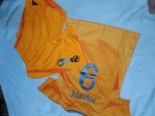 Conjunto Real Madrid Adidas Talla 12 años