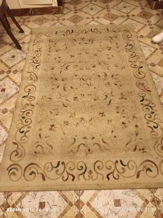 Alfombra beige y marrón 190x133