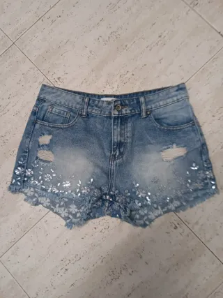 Lote Ropa Mujer: Blusa Blanca y Shorts