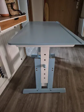 Mesa de escritorio azul y blanco. 110x 56