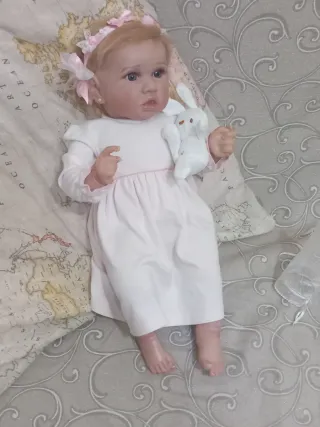 Bambola reborn con coniglietto