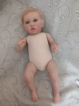 Bambola reborn con coniglietto