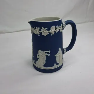 Jarra Wedgwood Azul Siglo XX