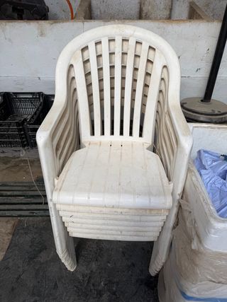 Conjunto de 6 sillas de plástico