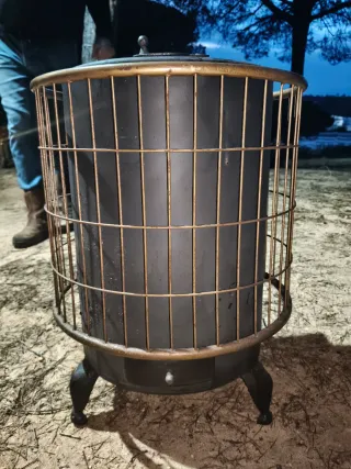 Estufa de leña metálica