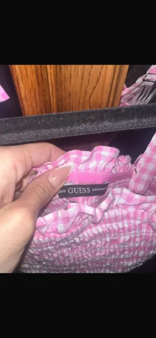 Blusa Guess tirantes cuadros rosa y blanco