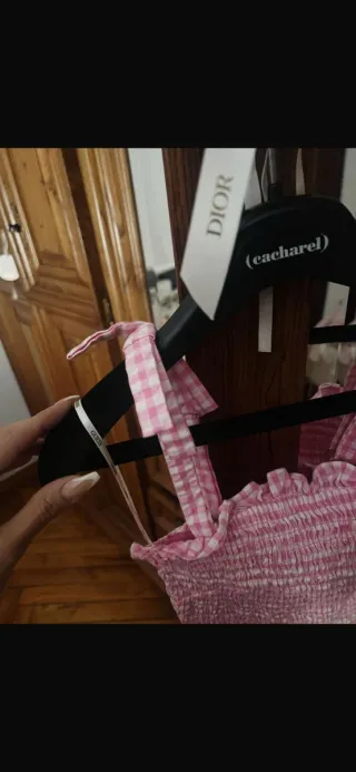 Blusa Guess tirantes cuadros rosa y blanco