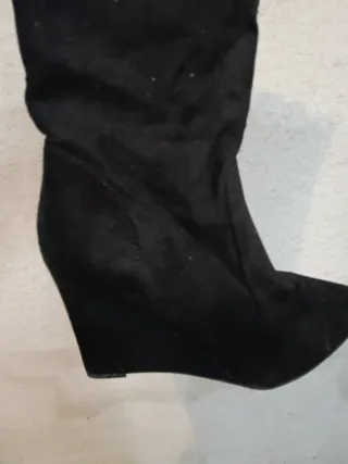 Bota alta cuña negra talla 38