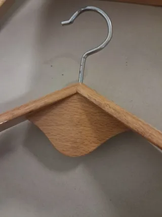 Exclusivas Perchas Vintage en Madera haya.