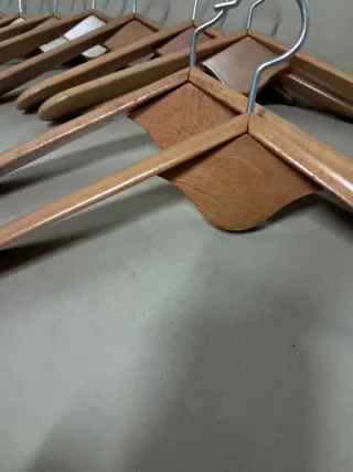 Exclusivas Perchas Vintage en Madera haya.