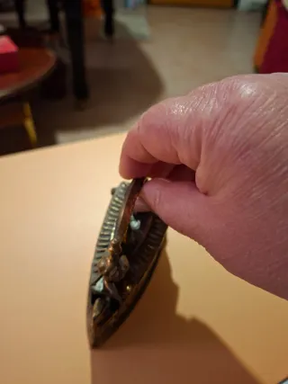 Ferro da stiro decorativo in ottone