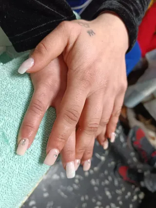 Uñas en mi casa en paiporta 15