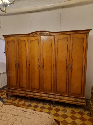 Conjunto dormitorio madera clásico