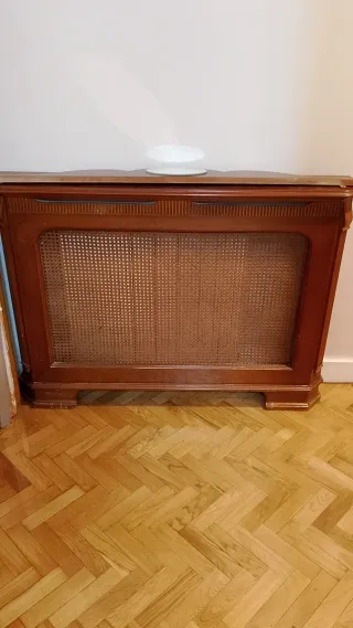 Cubre radiador madera y ratán