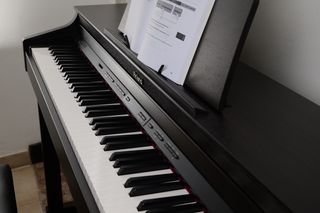 Piano Roland HP302