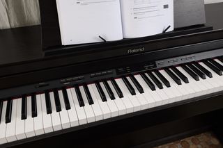 Piano Roland HP302