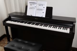 Piano Roland HP302