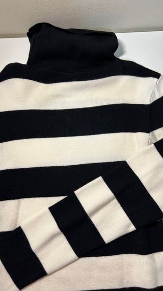 Jersey cuello alto rayas blanco y negro