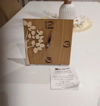 Orologio da appoggio in legno con albero