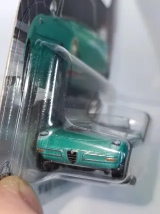 ALFA ROMEO DUETTO DE 1967  1/64 MATCHBOX