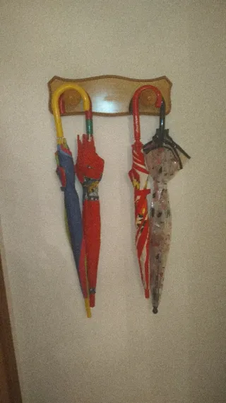 Lote de paraguas infantiles y adultos