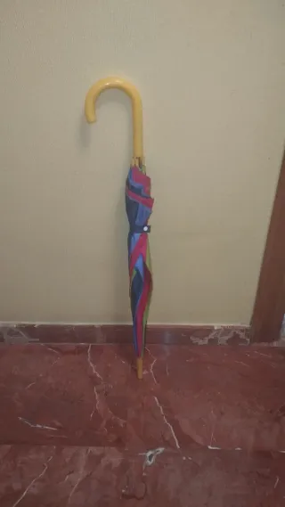 Lote de paraguas infantiles y adultos