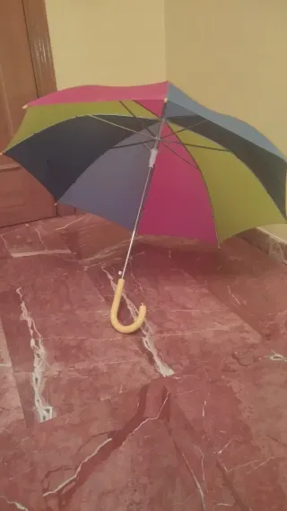 Lote de paraguas infantiles y adultos