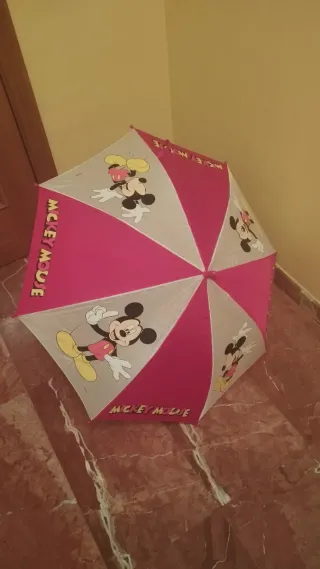 Lote de paraguas infantiles y adultos