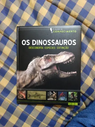 Dinosaur "Knowledge in a Nutshell" Written in S...