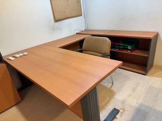 Mesa de oficina . Muebles oficina