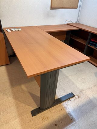 Mesa de oficina . Muebles oficina