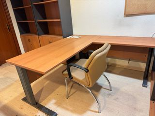 Mesa de oficina . Muebles oficina