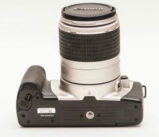 Cámara Canon EOS 300 + Lente 28-90mm