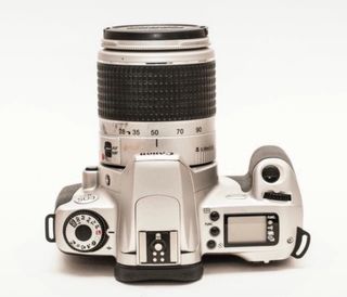 Cámara Canon EOS 300 + Lente 28-90mm