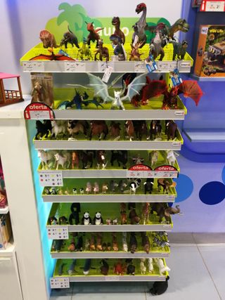 Estantería metálica con ruedas