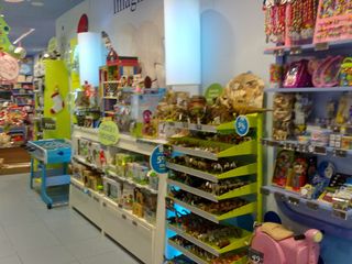 Estantería metálica con ruedas