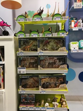 Estantería metálica con ruedas