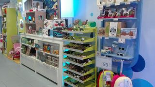 Estantería metálica con ruedas