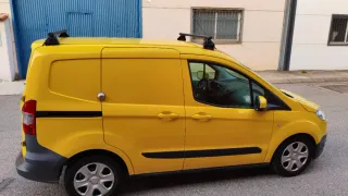 Ford E-Transit Courier 2017