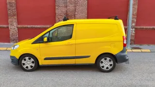 Ford E-Transit Courier 2017