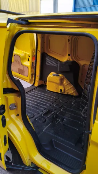 Ford E-Transit Courier 2017