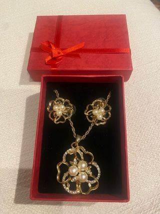 REBAJADO!!Conjunto collar y pendientes flor perlas