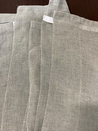 Tenda a rullo grigia in tessuto lino