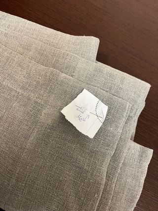 Tenda a rullo grigia in tessuto lino