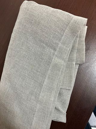 Tenda a rullo grigia in tessuto lino