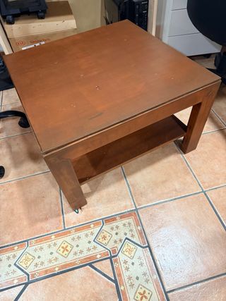 Mesa auxiliar de madera marrón
