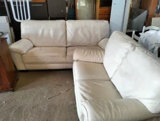 Sofas y mesa de centro