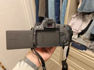 Cámara Canon EOS 77D